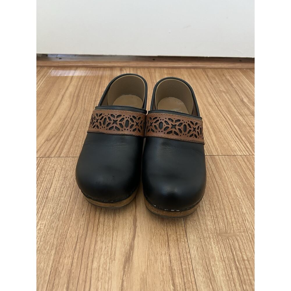 Dansko Clogs Black Leather Cutout Detail Size 37